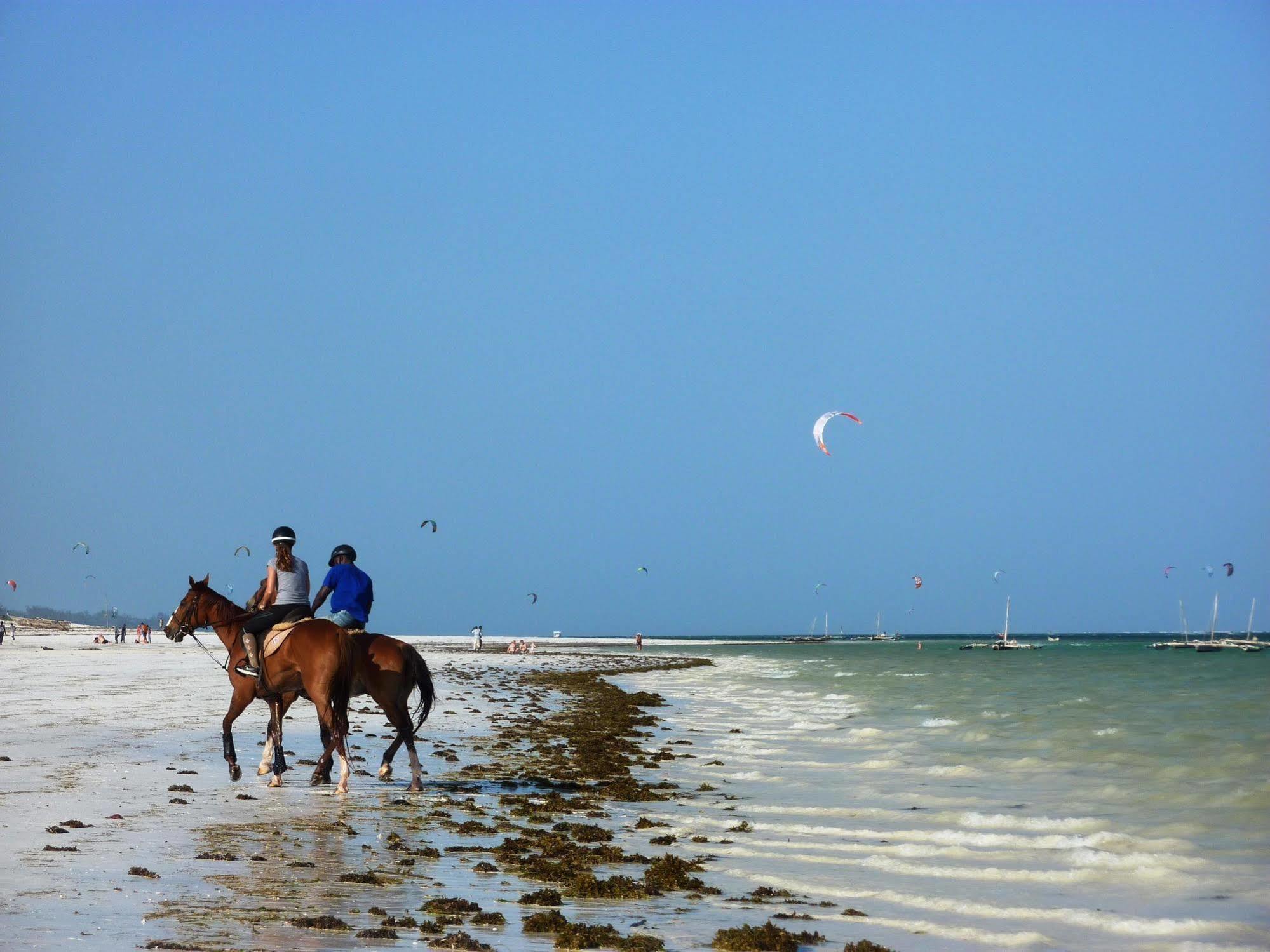 Lantana Galu Beach Playa de Diani Exterior foto